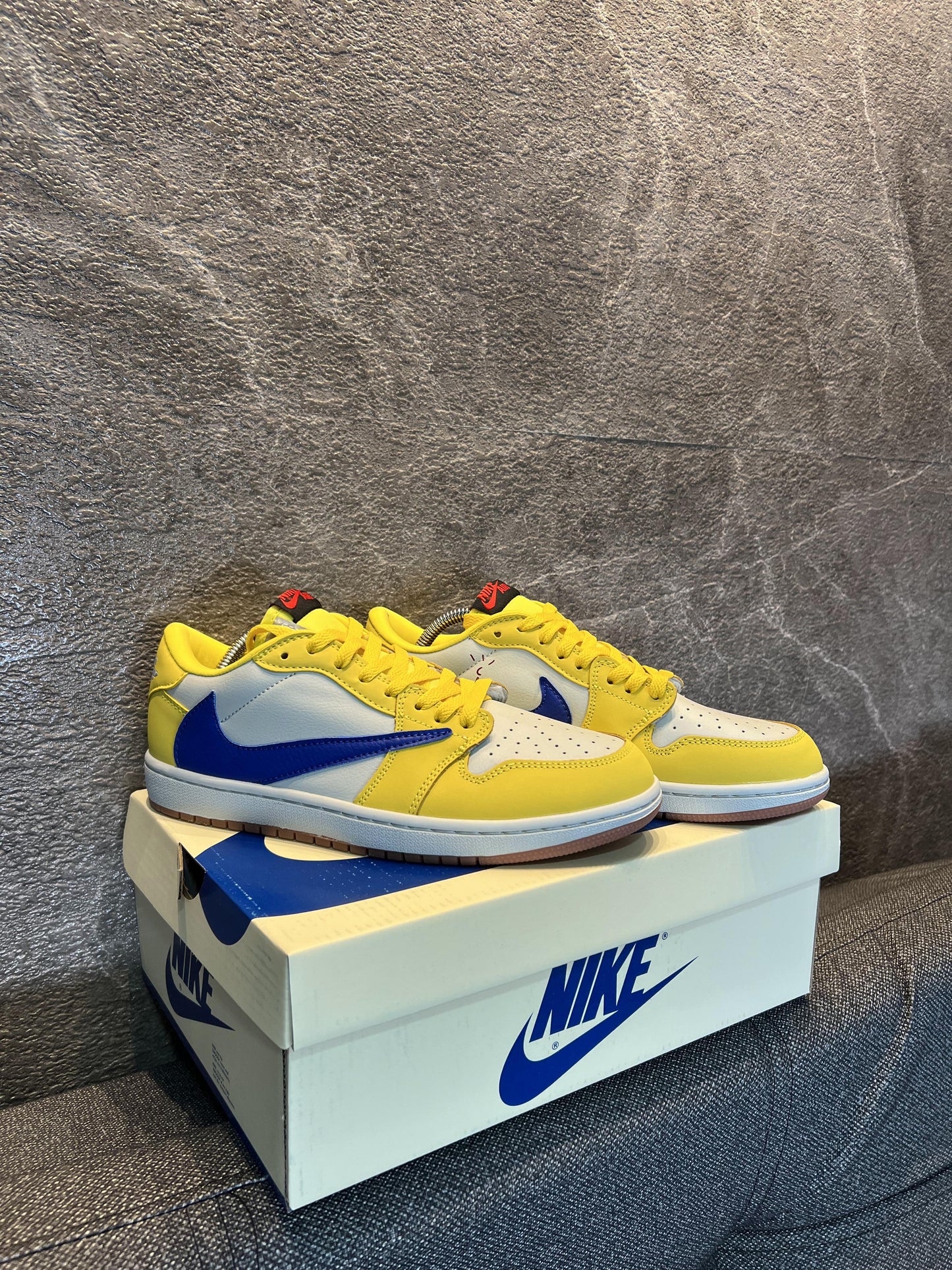 TRAVIS SCOTT X AIR JORDAN 1 Low OG CANARY